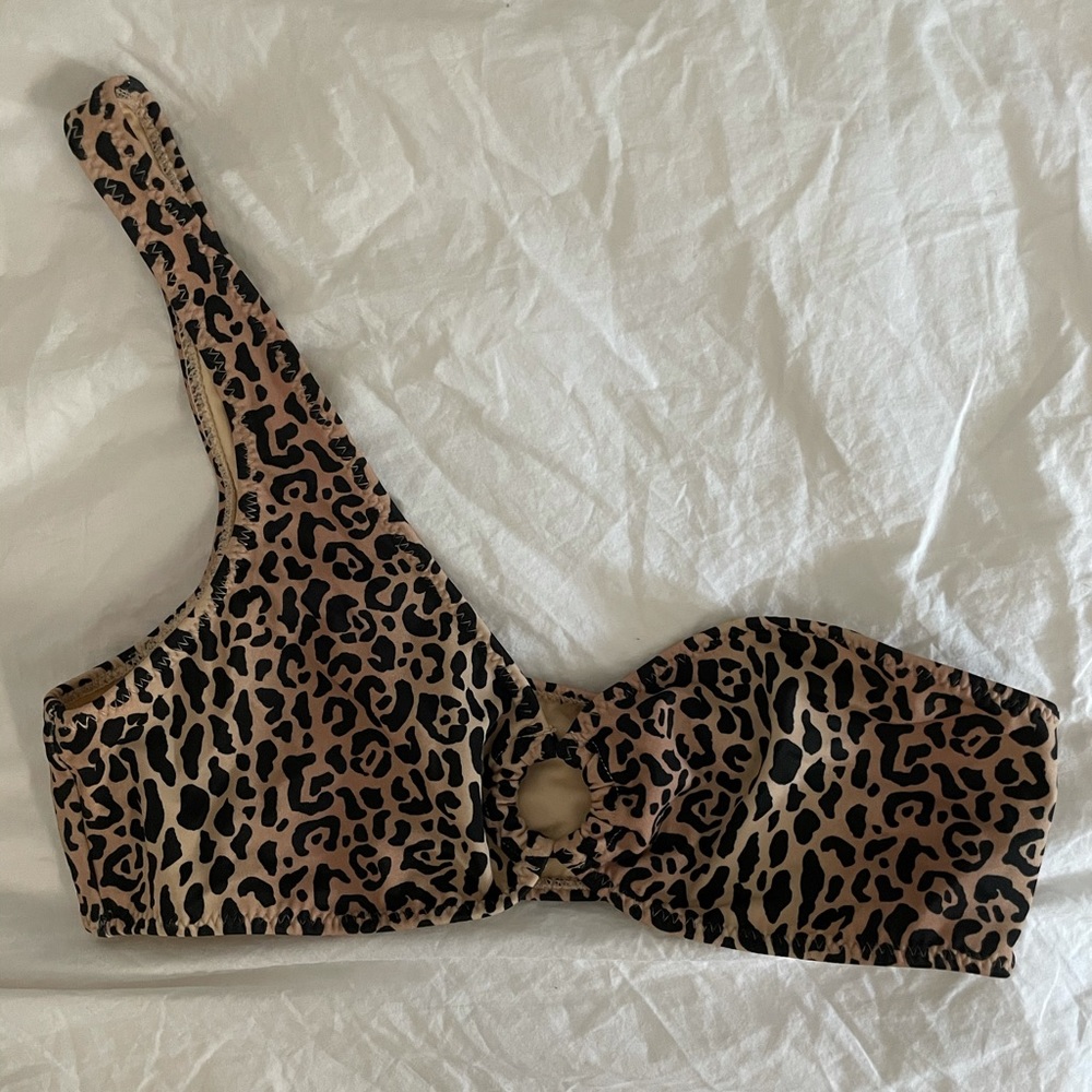 One shoulder leopard bikini top